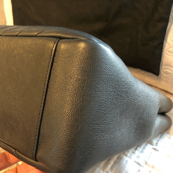 SOLD🌸🌸HOST PICK🌸🌸 YSL CHEVRON QUILTED BAG - Picture 3 of 8